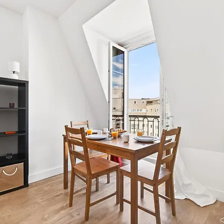 Cozy & Practical Near Eiffel Tower 15