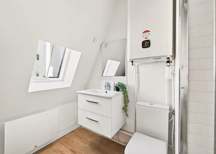 Cozy & Practical Near Eiffel Tower 15