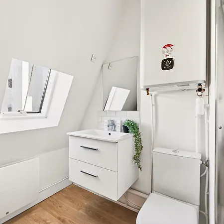 Cozy & Practical Near Eiffel Tower 15